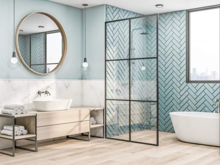 Une rénovation personnalisée pour une salle de bains confortable et fonctionnelle